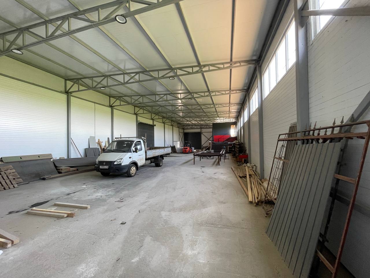 Склад-бокс 500 м² внутри: высота потолков до 6 м